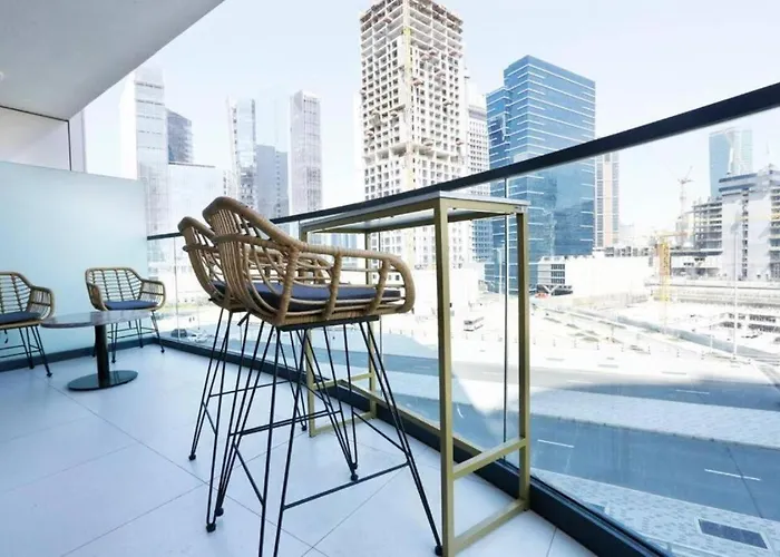 Brown Stone - Canal & City View Zada
