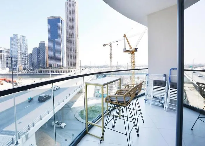 Brown Stone - Canal & City View Zada